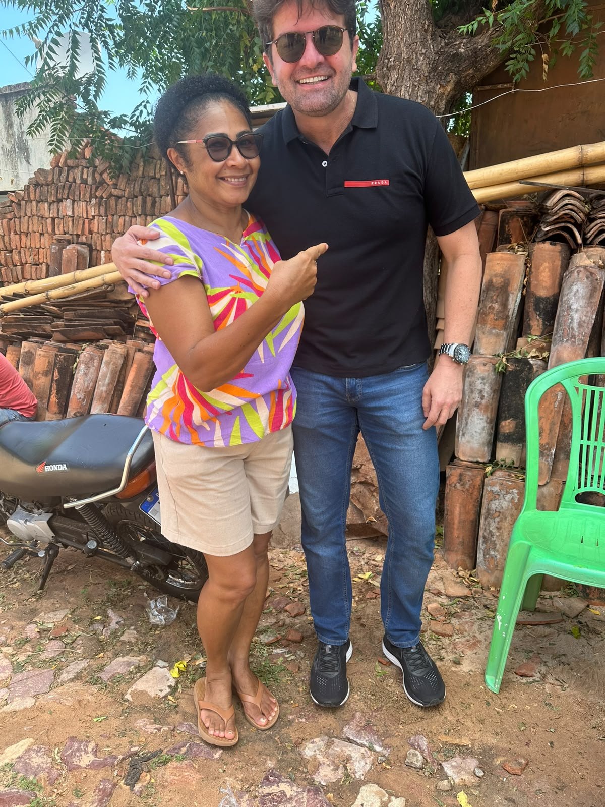 Dr. Aloísio com moradores